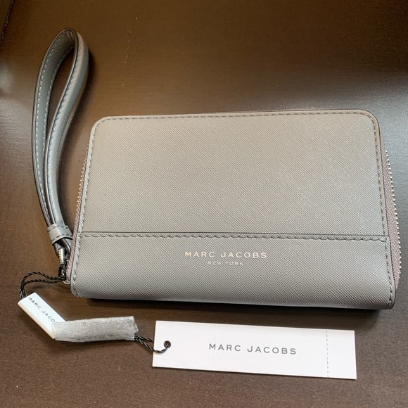 Marc Jacobs Handbags - NWT Marc Jacobs Zip Around Grey Wallet